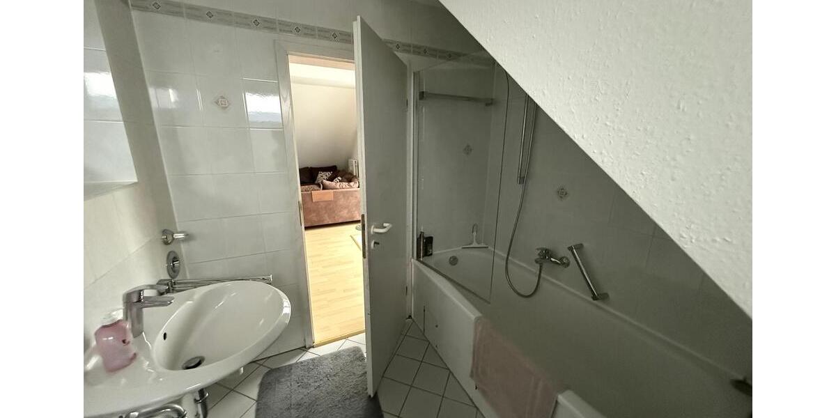 Dachgeschoßwohnung Bad Nauheim - 2 Zimmer, 60 m&sup2;, 1.300&euro; | Angebot:24638290