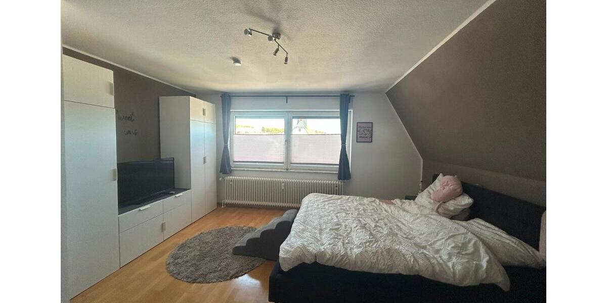 Dachgeschoßwohnung Friedrichsdorf - 3 Zimmer, 120 m&sup2;, 1.200&euro; | Angebot:26295541