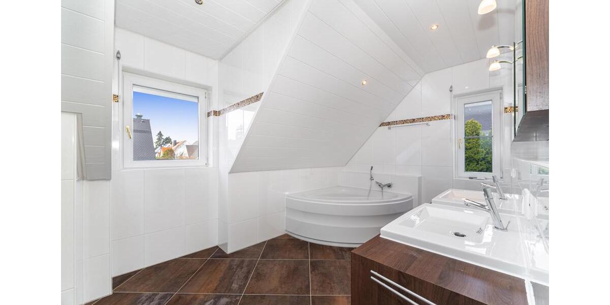 Einfamilienhaus Grünwald - 5 Zimmer, 160 m&sup2;, 4.700&euro; | Angebot:25987282