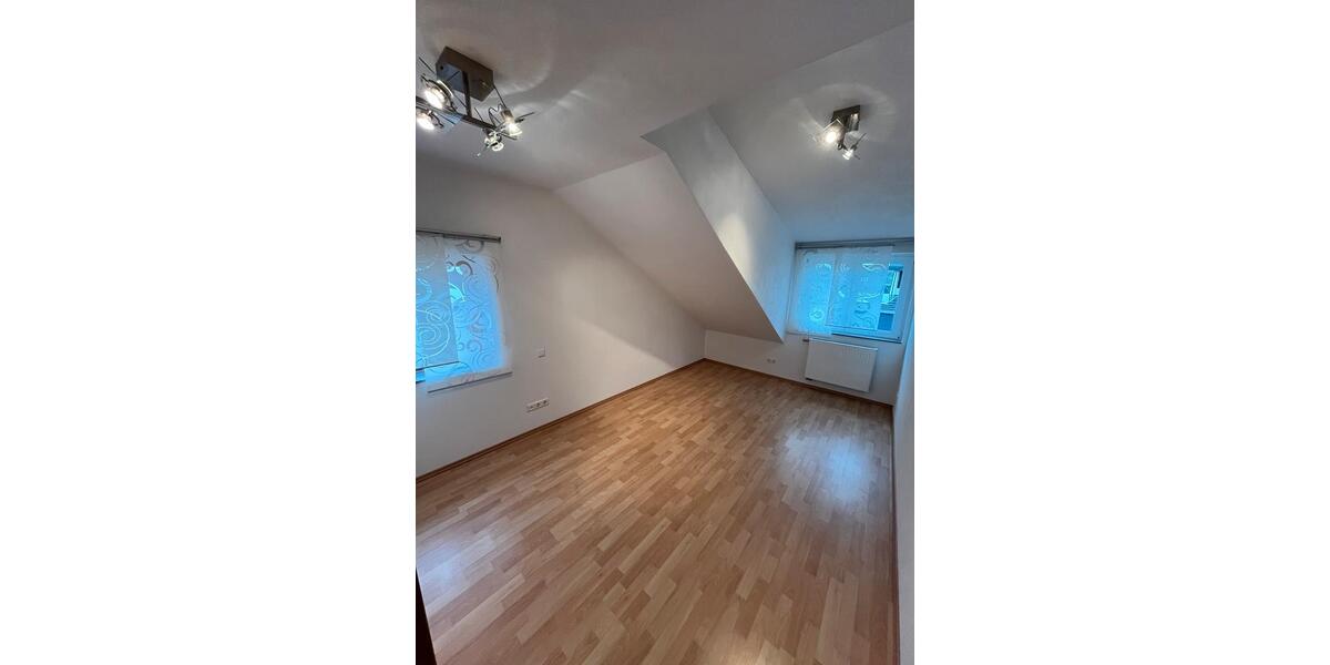 Dachgeschoßwohnung Stödtlen - 4 Zimmer, 120 m&sup2;, 780&euro; | Angebot:26608690