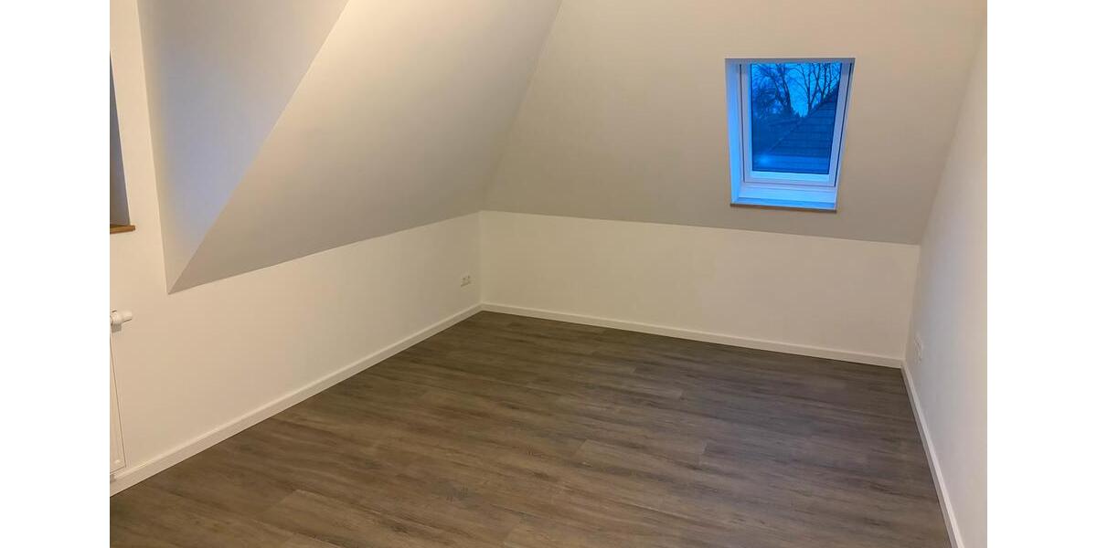 Dachgeschoßwohnung Cuxhaven Groden - 2.5 Zimmer, 50 m&sup2;, 600&euro; | Angebot:25823958