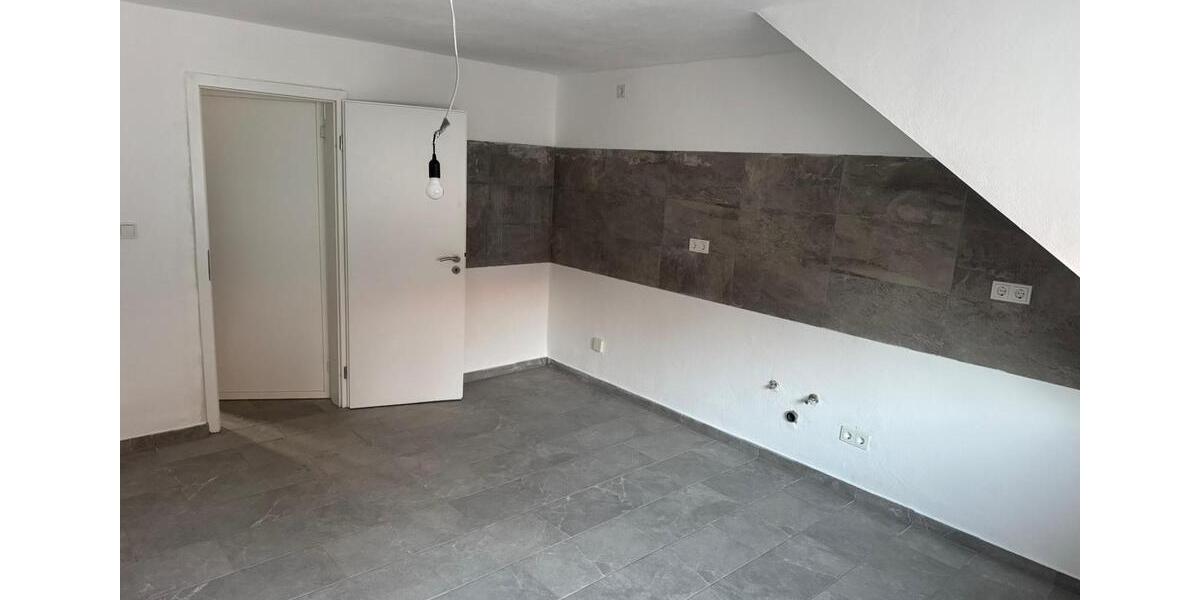 Dachgeschoßwohnung Neunkirchen - 3.5 Zimmer, 80 m&sup2;, 650&euro; | Angebot:25930216
