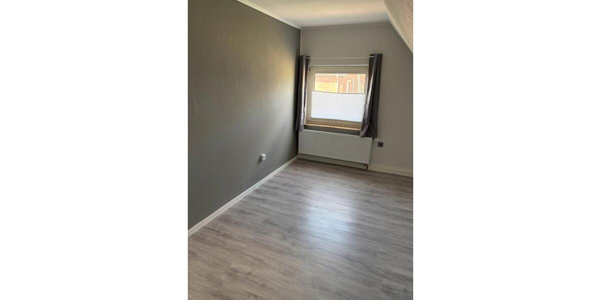 Dachgeschoßwohnung Rastede - 3 Zimmer, 80 m&sup2;, 700&euro; | Angebot:26660399