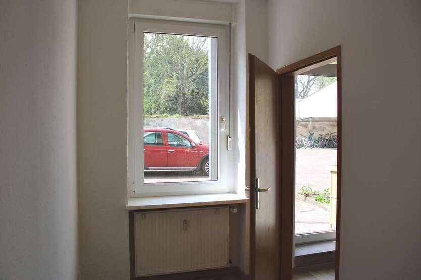 3 Zimmer-Wohnung mit separatem Eingang und Terrasse *ab sofort verfügbar* 3 zimmer