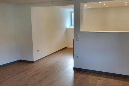 Wohnhaus mit 5 Zimmern in 97855 Homburg zu vermieten zimmer