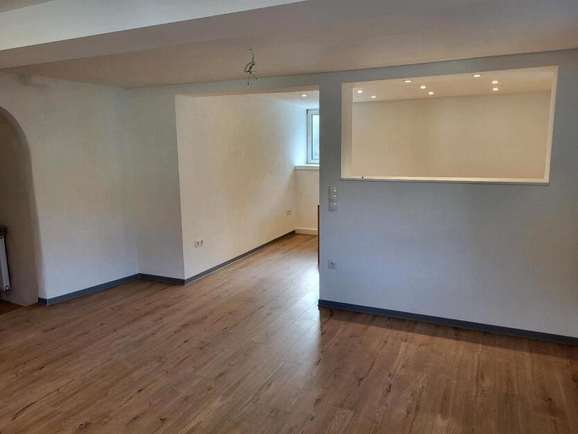 Wohnhaus mit 5 Zimmern in 97855 Homburg zu vermieten zimmer