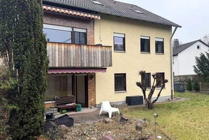 Renovierte 3-Zimmer-Wohnung mit Gartenanteil und Garage in ruhiger und beliebter Lage von Igelsdorf 3 zimmer