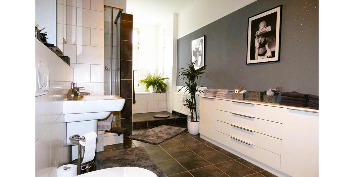 Großzügige Wohnung mit Aufzug und Charme 4 zimmer