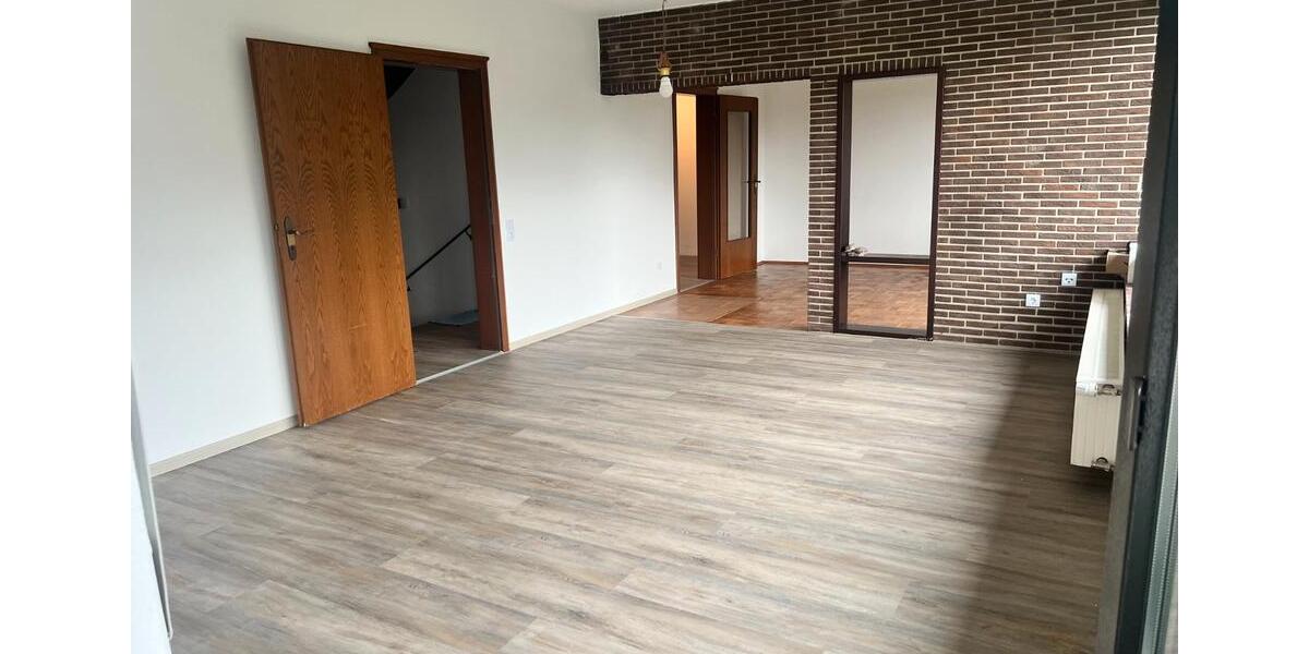 Erdgeschoßwohnung Lennestadt - 4 Zimmer, 110 m&sup2;, 890&euro; | Angebot:26635689