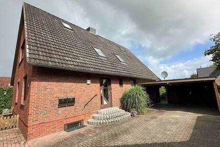 Geräumige 3-Zimmer-Obergeschoss-Wohnung mit großem Garten und Carport