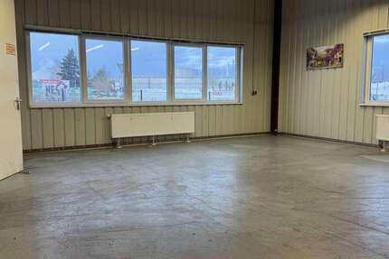 Halle in Thiendorf 2.000 € 183 m² zimmer