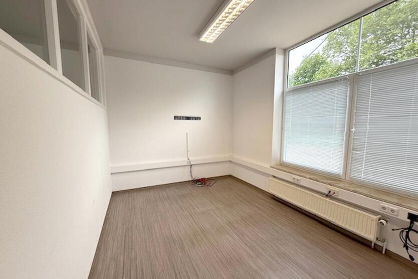 737 m² Büro, Praxis und Lagerhalle sowie zahlreiche Stellplätze in zentraler Lage von Gera zur Miete