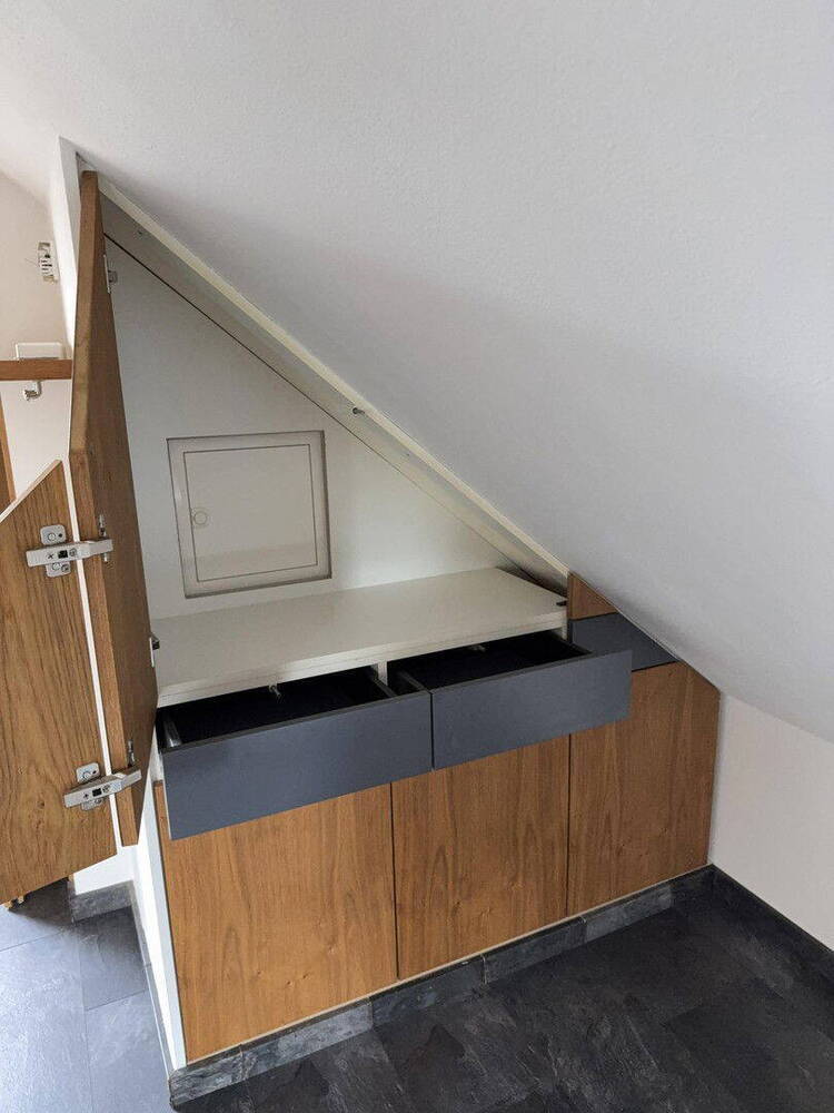 Helle, DG-Wohnung mit Einbaumöbel in 3 Familien-Haus für 2 Jahre zu vermieten