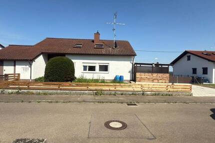 Kernsaniertte DG Wohnung mit EBK
