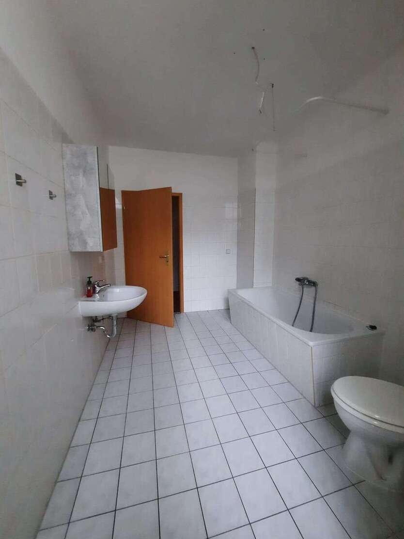 großzügige 3 Zimmer-Wohnung mit Einbauküche *ideal für WG oder Familien* 3 zimmer