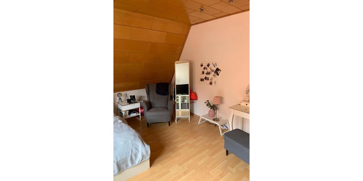 Dachgeschoßwohnung Bielefeld - 3.5 Zimmer, 110 m&sup2;, 1.100&euro; | Angebot:24418428