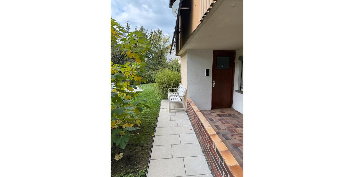 Helle 2-Zimmer-Untergeschosswohnung mit Einbauküche und Terrasse 3 zimmer