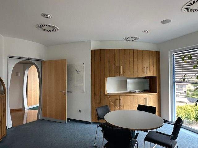 Gewerbeobjekt Weißenhorn - 8 Zimmer, 267 m&sup2;, 2.000&euro; | Angebot:24450600