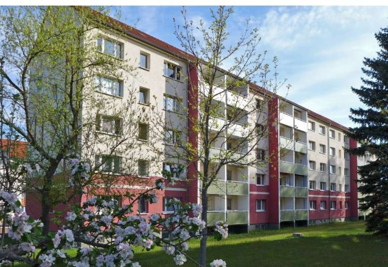 Wohnung zum Mieten in Limbach-Oberfrohna 260 € 47.02 m²