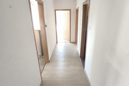 Helle Dachgeschosswohnung 80 qm in Enger mit Balkon und Carport 3 zimmer