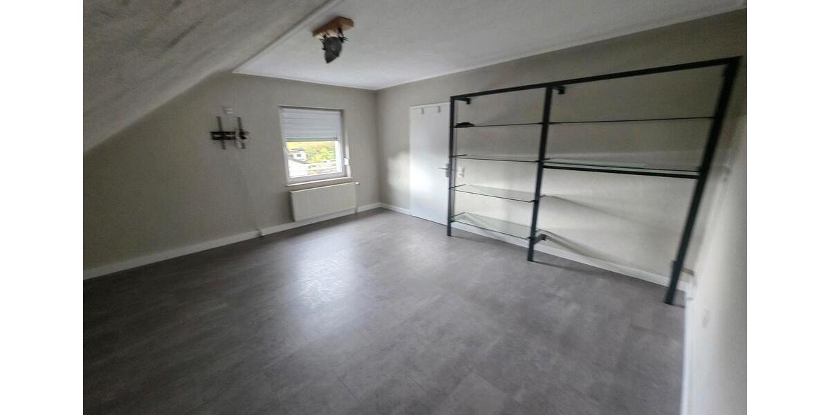 Dachgeschoßwohnung Nalbach - 2 Zimmer, 75 m&sup2;, 650&euro; | Angebot:26238104