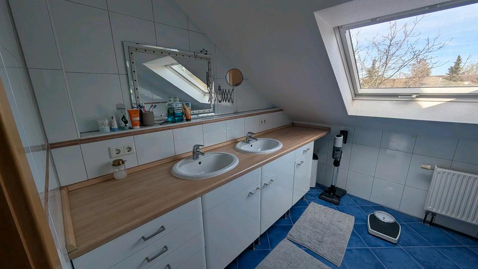 Dachgeschoßwohnung Bubenreuth - 2.5 Zimmer, 120 m&sup2;, 1.500&euro; | Angebot:26266167
