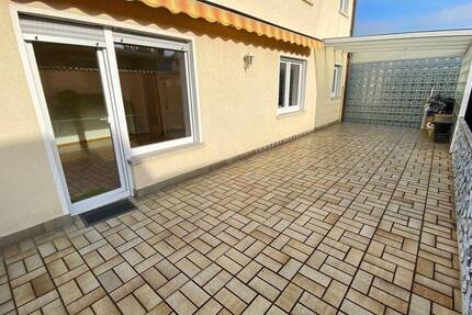 Schöne 3 ZW + EssZimmer mit 35 m² Terrasse in ruhiger Lage