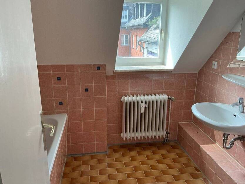 Gemütliche 1 12 Zimmerwohnung in Wiesbaden