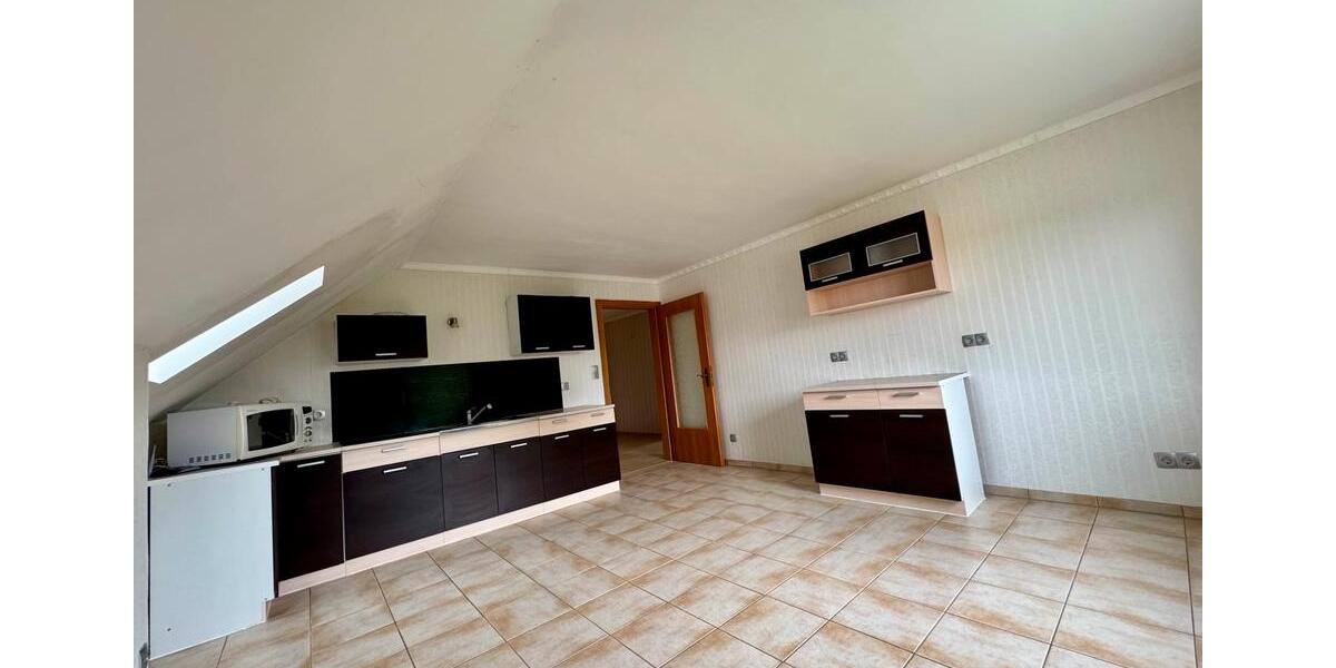 Dachgeschoßwohnung Hosenfeld - 3.5 Zimmer, 100 m&sup2;, 850&euro; | Angebot:26101308