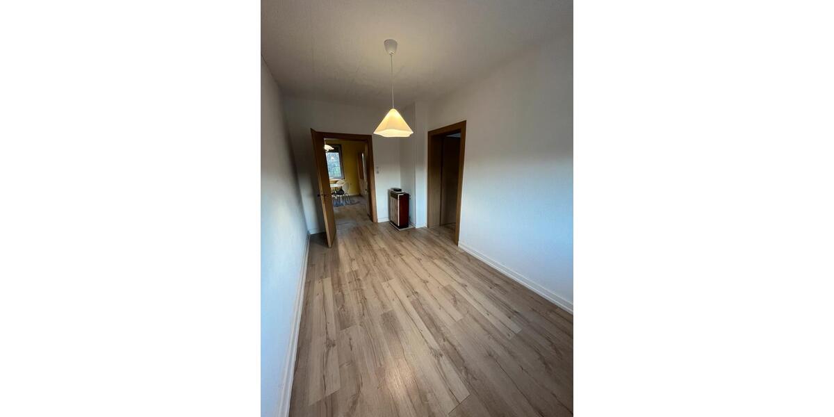Etagenwohnung Saarbrücken Eschberg - 3 Zimmer, 78 m&sup2;, 680&euro; | Angebot:25921068