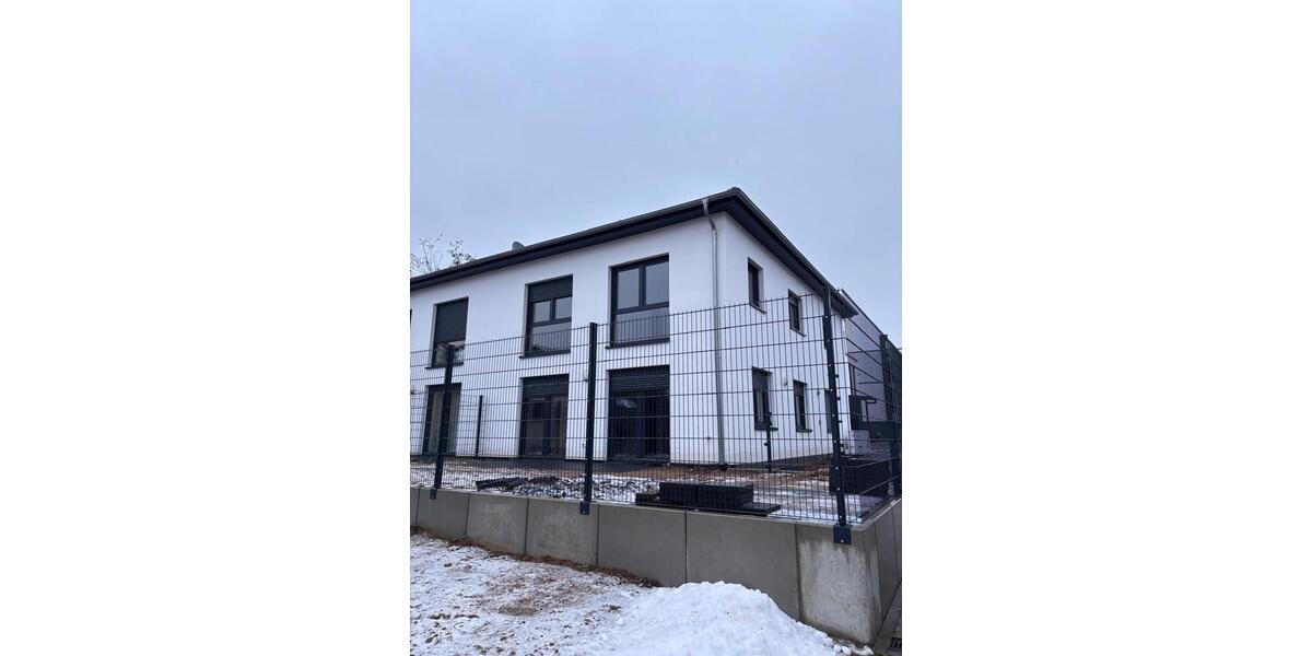 Doppelhaushälfte Rüsselsheim am Main - 6 Zimmer, 174 m&sup2;, 2.500&euro; | Angebot:24862391