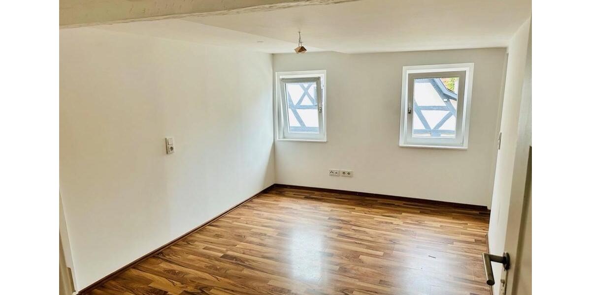 Etagenwohnung Reutlingen Reutlingen (Kernstadt) - 6 Zimmer, 130 m&sup2;, 1.300&euro; | Angebot:26589595