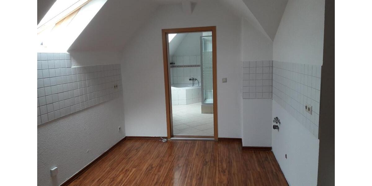 Dachgeschoßwohnung Gera Alt-Bieblach - 3 Zimmer, 100 m&sup2;, 670&euro; | Angebot:25989735