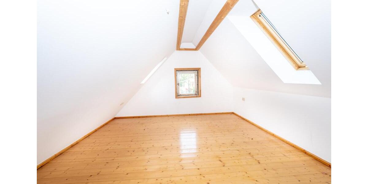 Dachgeschoßwohnung Jena - 3 Zimmer, 115 m&sup2;, 1.350&euro; | Angebot:23053763