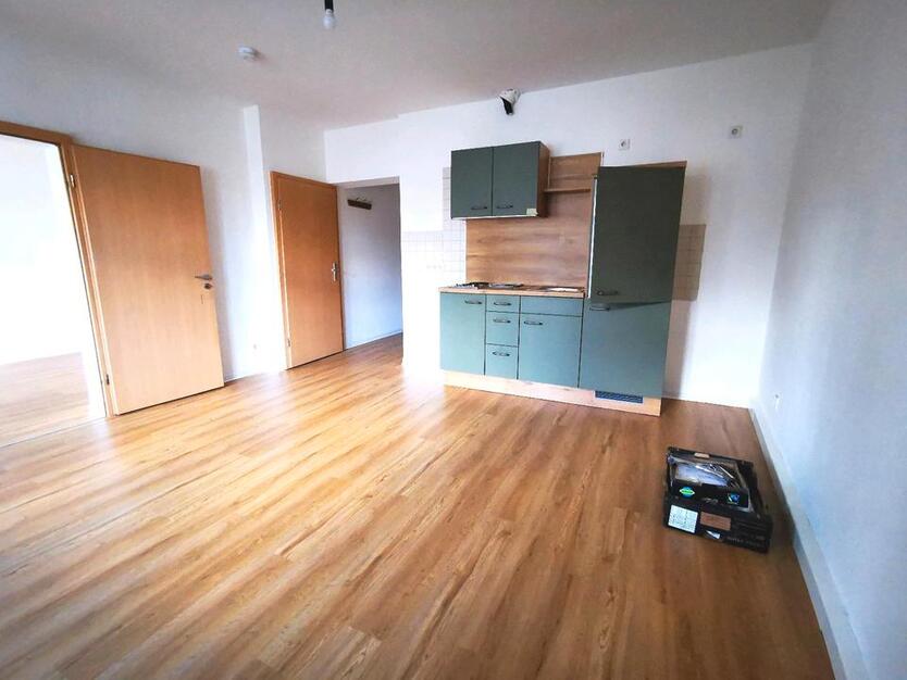 Renovierte 2R-Wohnung mit EBK+Balkon ab sofort
