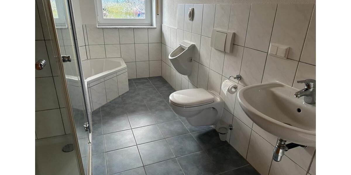Erdgeschoßwohnung Hilders - 3 Zimmer, 121 m&sup2;, 900&euro; | Angebot:26522697