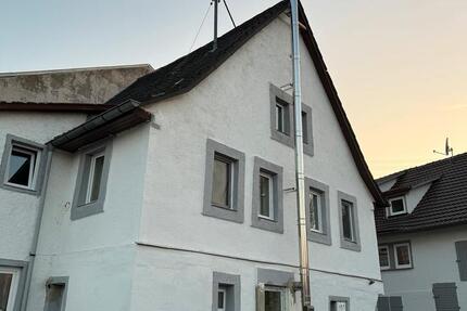 Haus Lauda-Königshofen Königshofen - 6 Zimmer, 140 m&sup2;, 1.350&euro; | Angebot:25259011