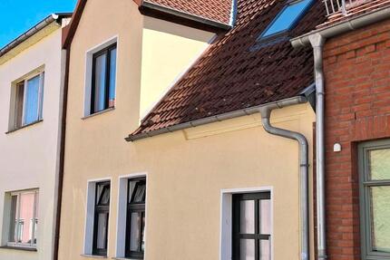 Haus Neukalen - 3 Zimmer, 100 m&sup2;, 800&euro; | Angebot:26056549