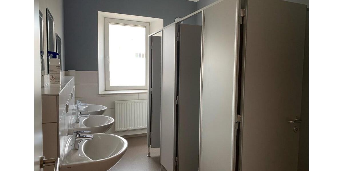 Wohnen auf Zeit Burgheim - 10 Zimmer, 20 m&sup2;, 16&euro; | Angebot:25653924