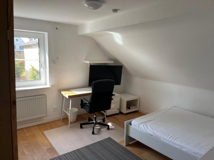 Helles, möbliertes WG Zimmer in bester Lage von Dreieichenhain