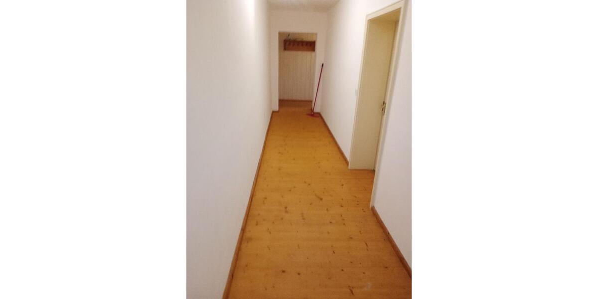 Etagenwohnung Holzkirchen - 3.5 Zimmer, 105 m&sup2;, 1.300&euro; | Angebot:25899379