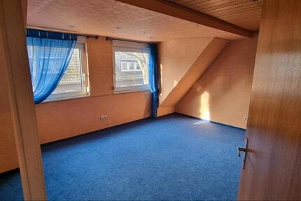 Schöne Dachgeschosswohnung zu Vermieten 1 zimmer
