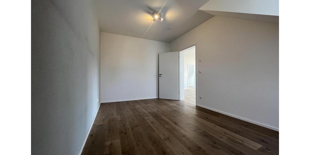 Dachgeschoßwohnung Forstinning - 2.5 Zimmer, 75 m&sup2;, 1.380&euro; | Angebot:24725387