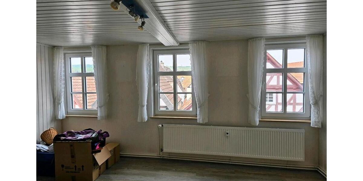 Dachgeschoßwohnung Guxhagen - 3 Zimmer, 100 m&sup2;, 800&euro; | Angebot:26279500