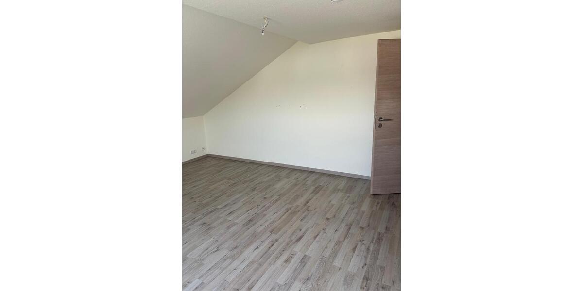 Dachgeschoßwohnung Ortenberg - 3 Zimmer, 97 m&sup2;, 880&euro; | Angebot:26420253