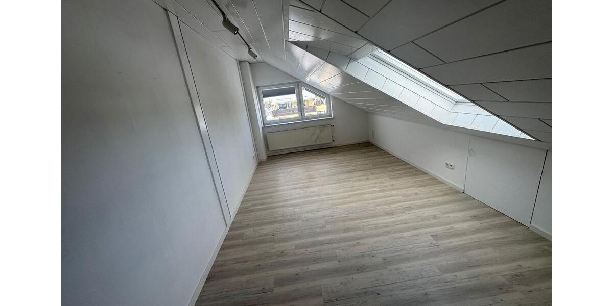 Dachgeschoßwohnung Hanau Groß-Steinheim - 3 Zimmer, 70 m&sup2;, 950&euro; | Angebot:25956833