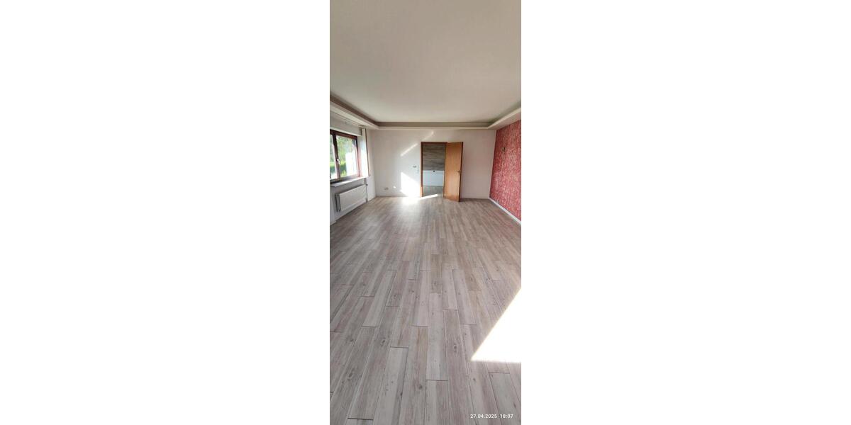 Etagenwohnung Windeck - 4 Zimmer, 150 m&sup2;, 1.100&euro; | Angebot:25239874