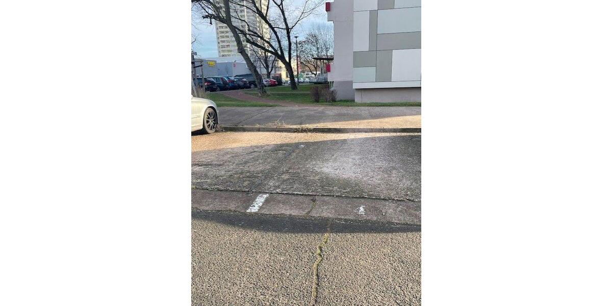 Freie PKW- Parkplätze zur Anmietung in Erfurt - Karl-Reimann-Ring vor den Hausnummern 8-8 b oder 24-27 zimmer