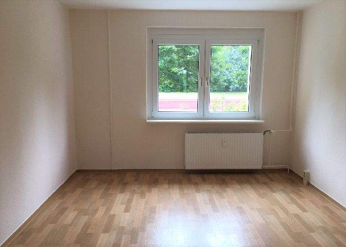 Großes Wohnzimmer mit Balkon! 2 zimmer