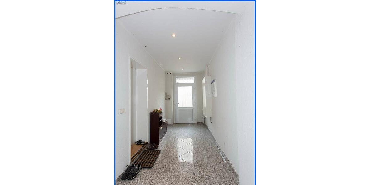 Dachgeschoßwohnung Crimmitschau - 3 Zimmer, 64 m&sup2;, 390&euro; | Angebot:24727232